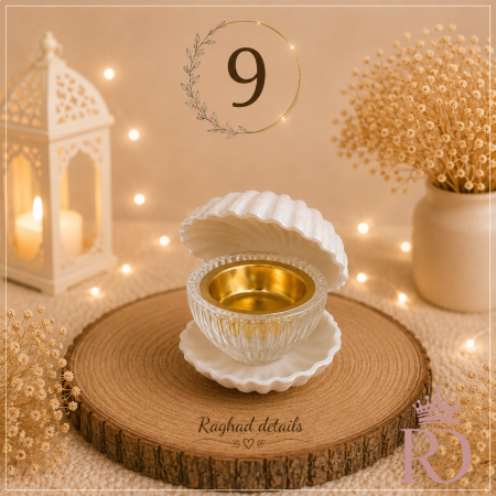 ‏9